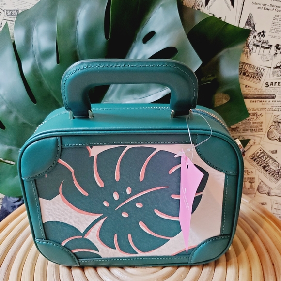 🆕 Traveler trunk monstera leaves white green crossbody kate spade wallet bifold - Picture 4 of 8